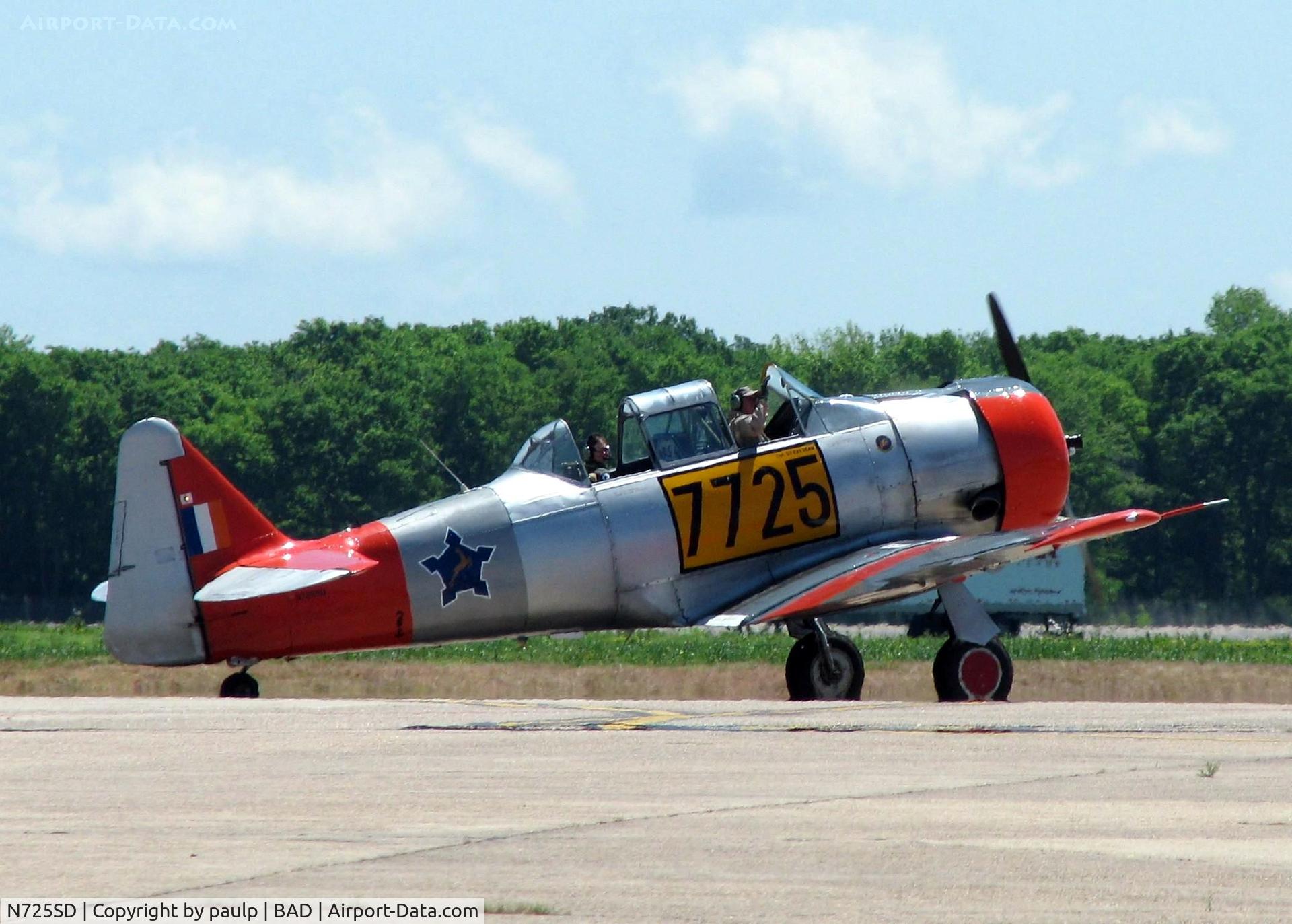 N725SD, 1953 North American T-6G Texan C/N SA-070, At the Barksdale Air Force Base Air Show 2010.