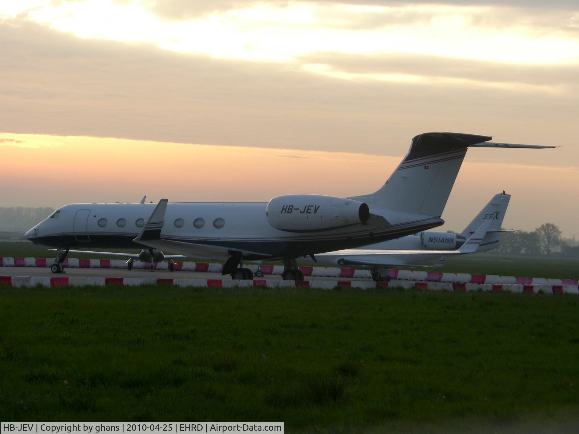 HB-JEV, 2004 Gulfstream Aerospace GV-SP (G550) C/N 5040, Parked in the nice eveningsun.