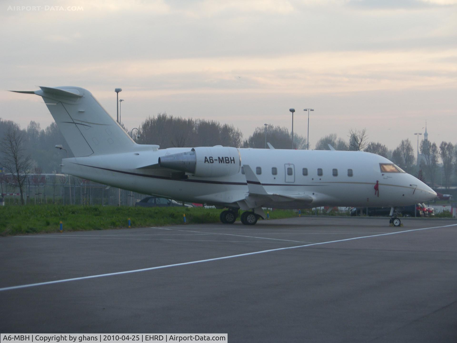 A6-MBH, 2001 Bombardier Challenger 604 (CL-600-2B16) C/N 5520, Visitor at RTM