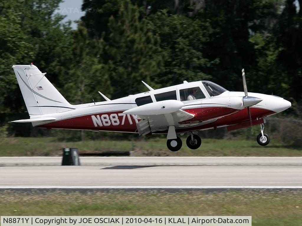N8871Y, 1970 Piper PA-39 Twin Comanche C/N 39-27, @KLAL
