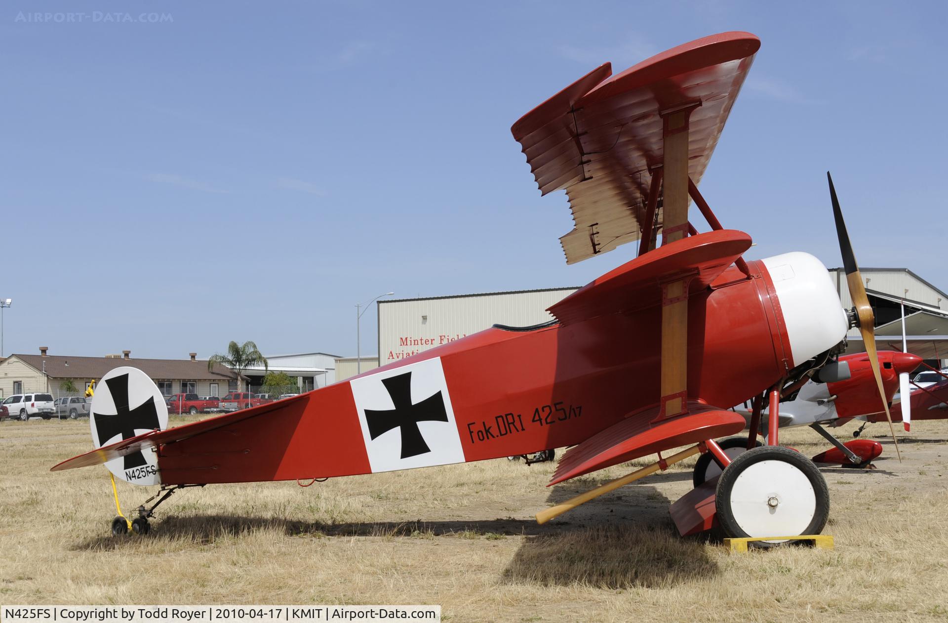N425FS, Fokker Dr.1 Triplane Replica C/N 25, Minter Field fly in 2010