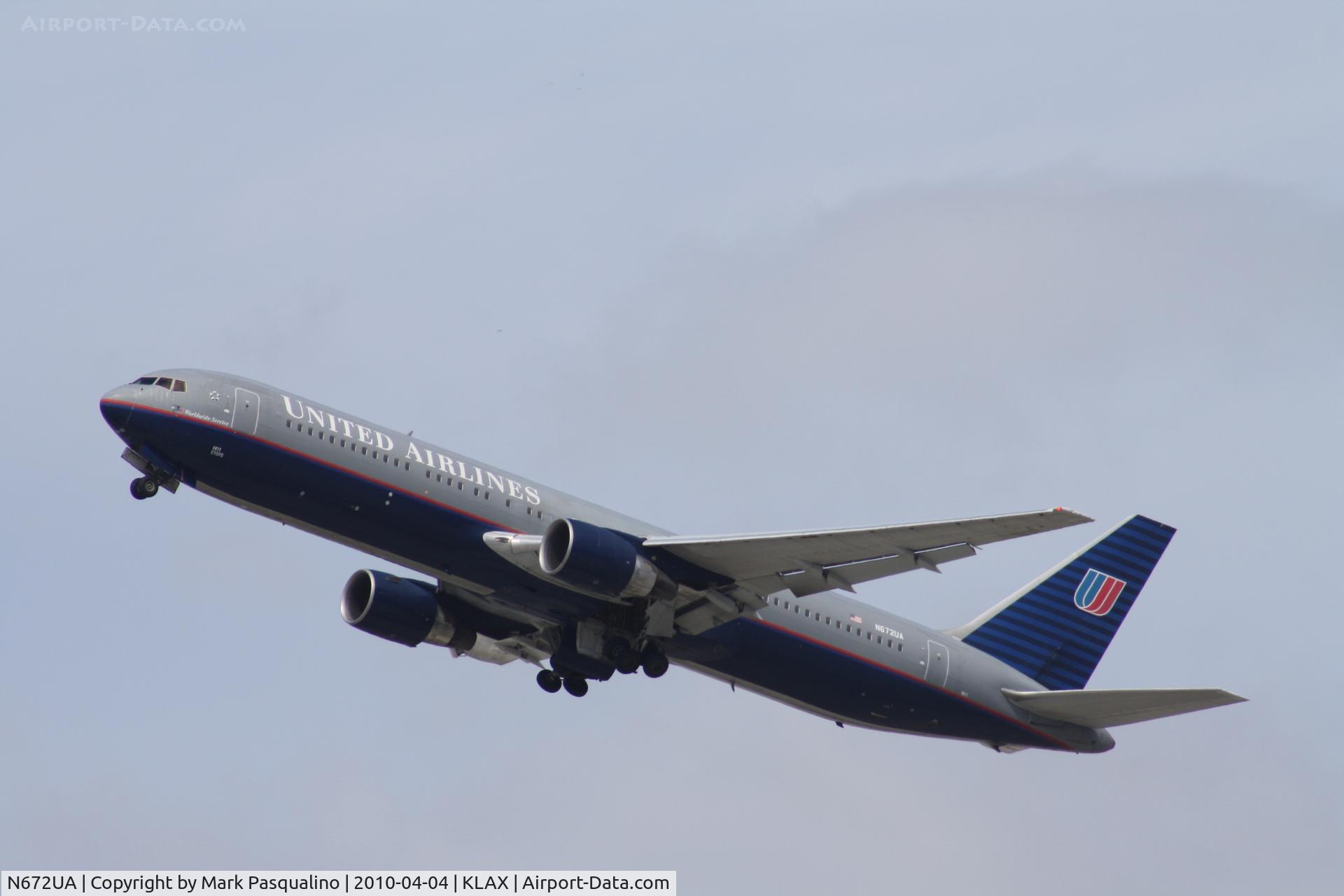 N672UA, 1999 Boeing 767-322 C/N 30027, Boeing 767-300