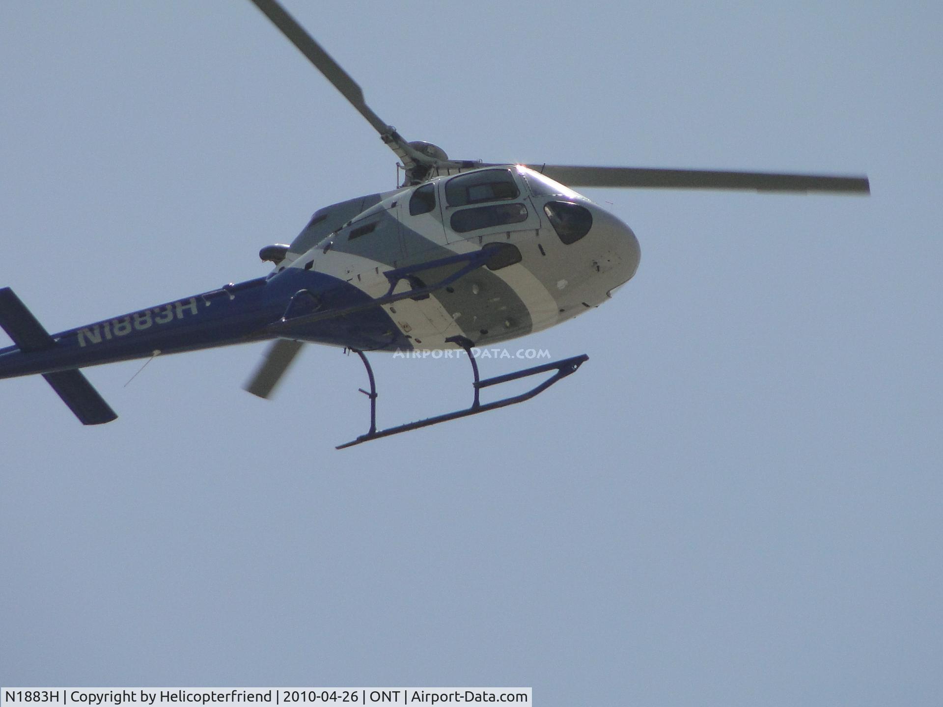 N1883H, 1996 Aerospatiale AS-350B-2 Ecureuil C/N 1883, Snuck up on me with a short final for runway 26L