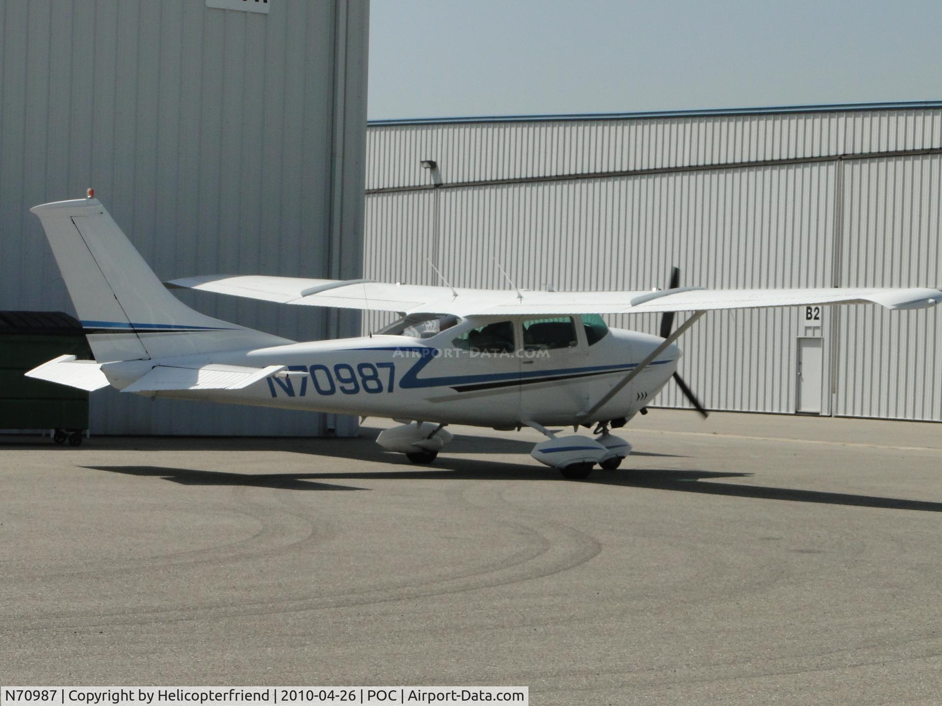 N70987, 1968 Cessna 182L Skylane C/N 18259268, Preparing to taxi to runway 26L