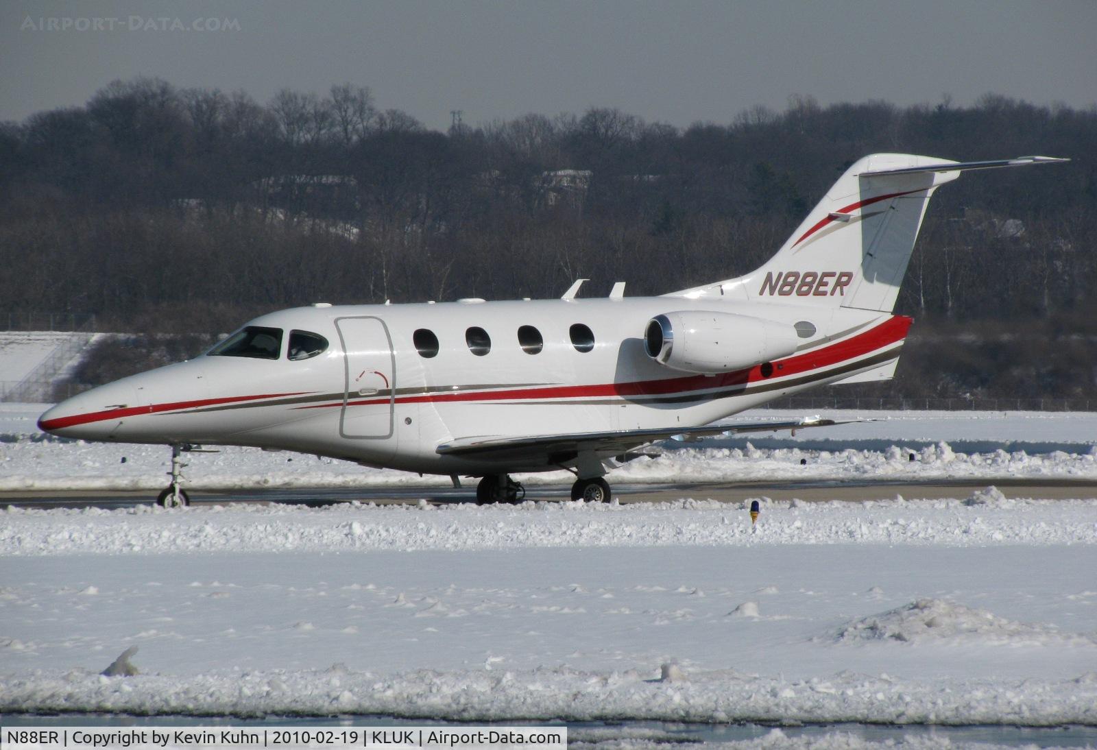 N88ER, 2002 Raytheon Aircraft Company 390 C/N RB-17, Snow Duck