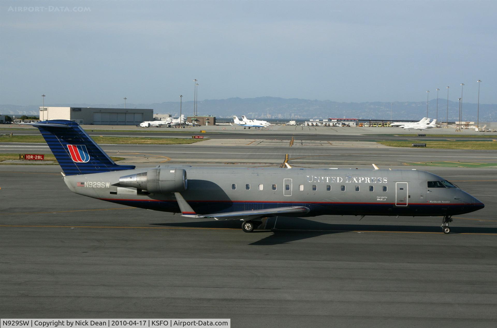 N929SW, 2002 Bombardier CRJ-200LR (CL-600-2B19) C/N 7703, KSFO