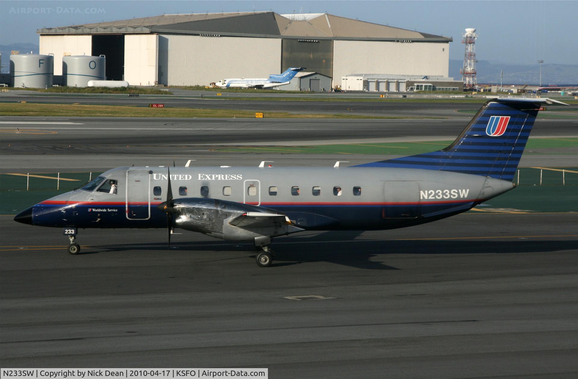 N233SW, 1995 Embraer EMB-120ER Brasilia C/N 120.307, KSFO