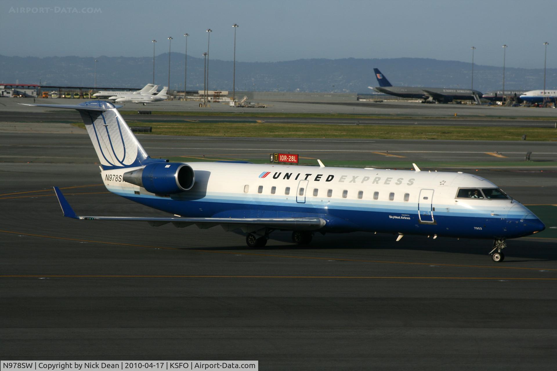 N978SW, 2004 Bombardier CRJ-200ER (CL-600-2B19) C/N 7953, KSFO