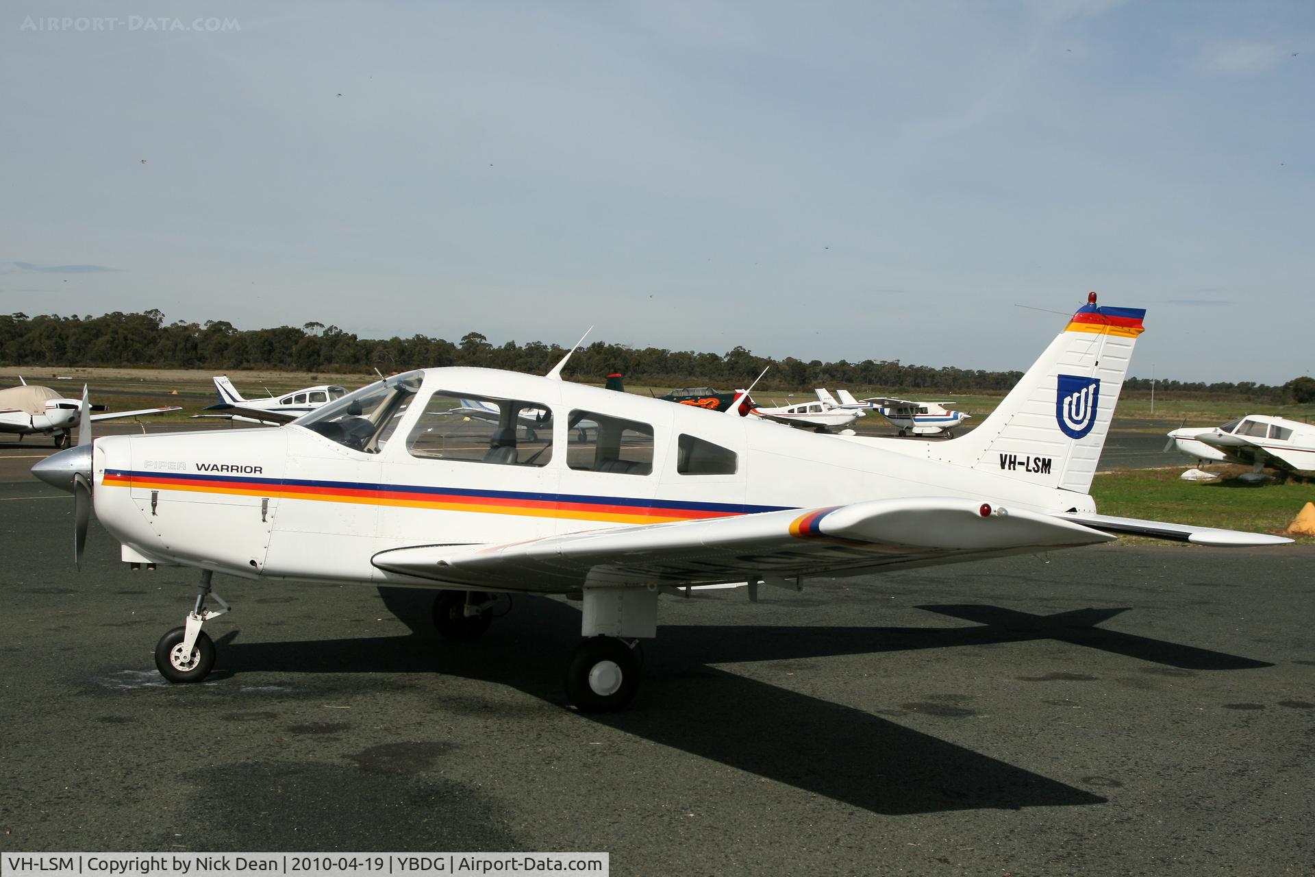 VH-LSM, 1979 Piper PA-28-161 C/N 28-7916505, YBDG