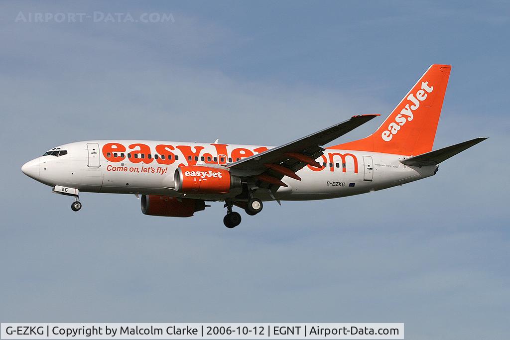 G-EZKG, 2004 Boeing 737-73V C/N 32428, Boeing 737-73V on approach to Rwy 25 at Newcastle Airport in 2006.