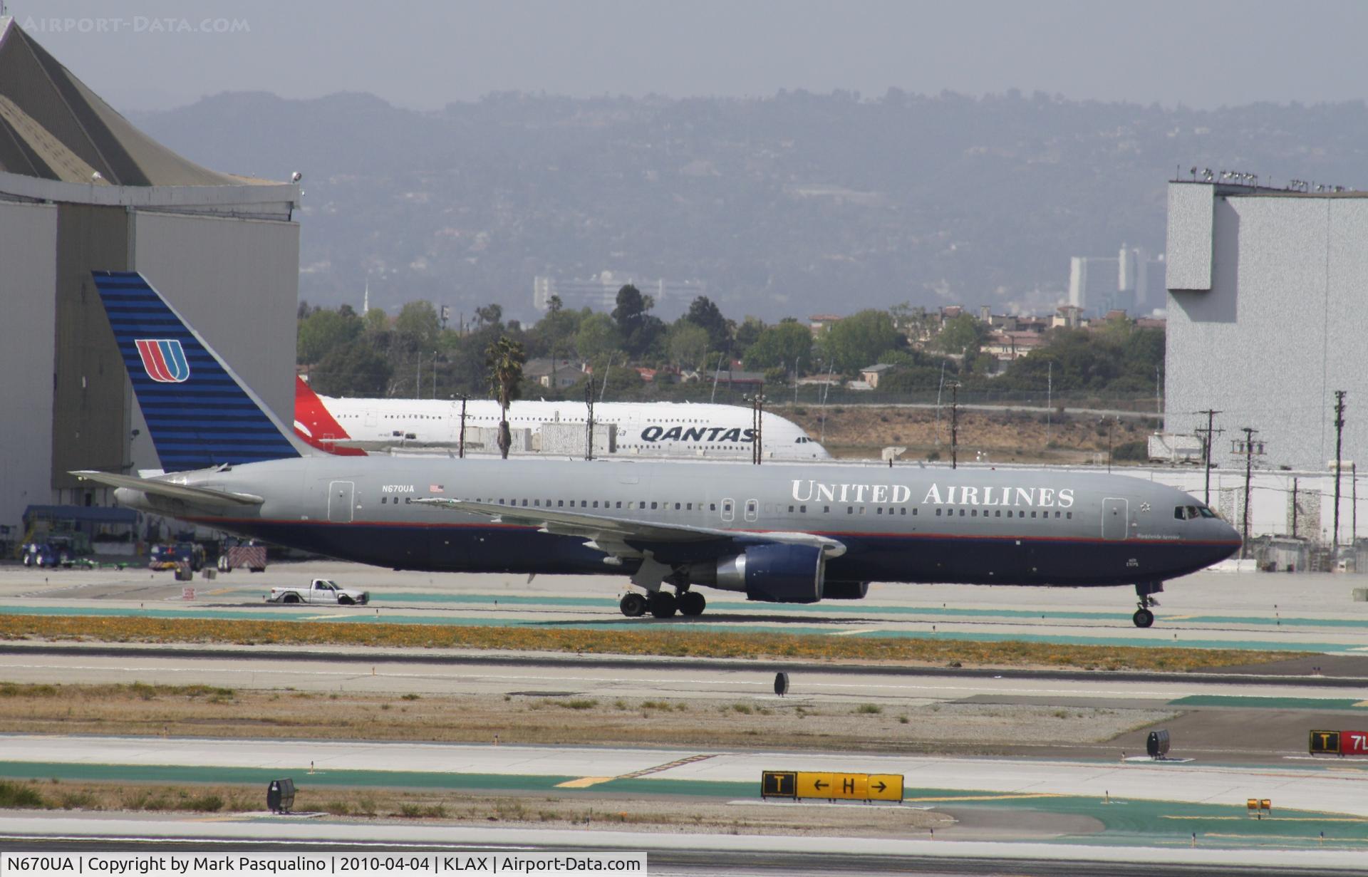 N670UA, 1999 Boeing 767-322 C/N 29240, Boeing 767-300