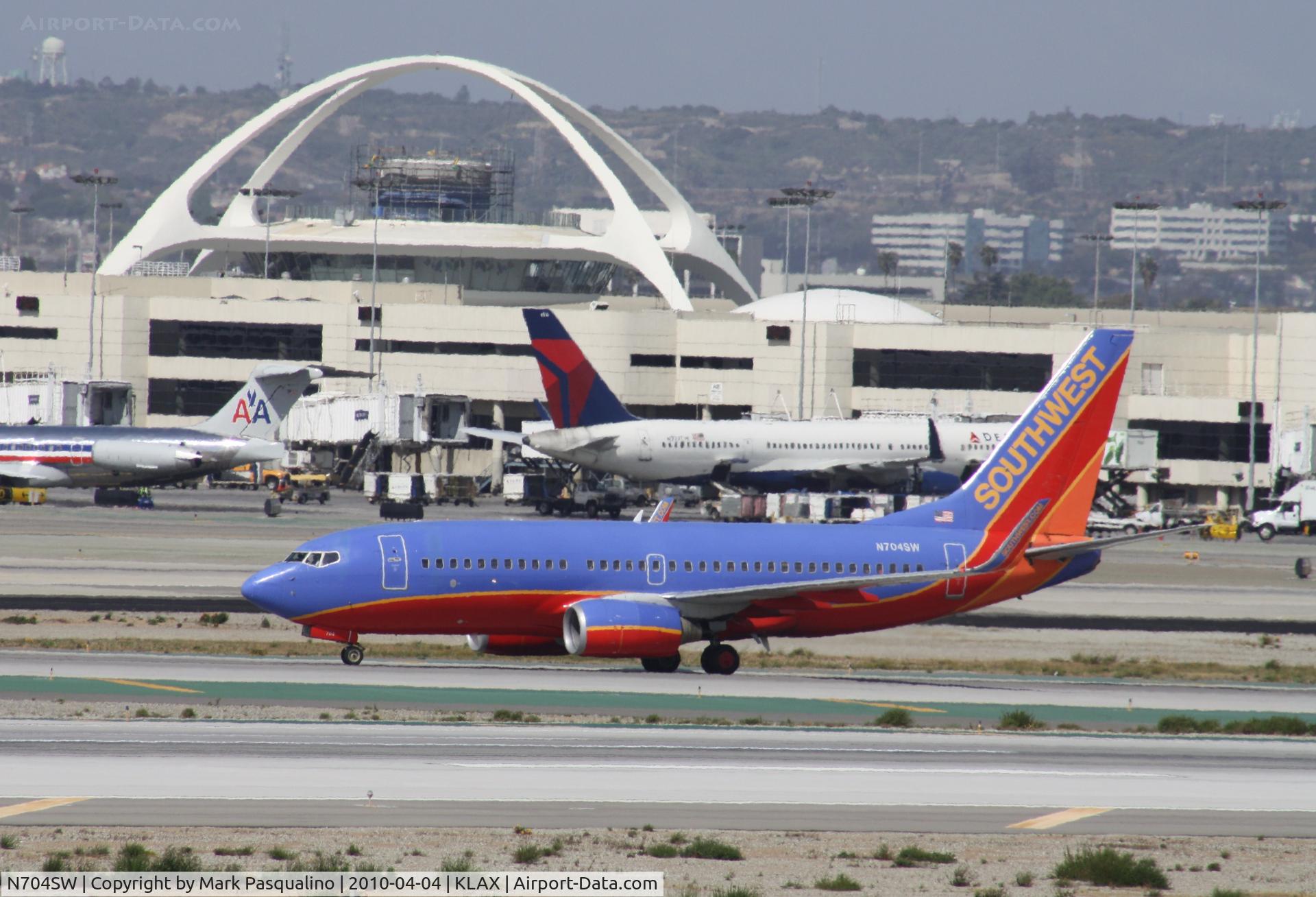 N704SW, 1998 Boeing 737-7H4 C/N 27838, Boeing 737-700