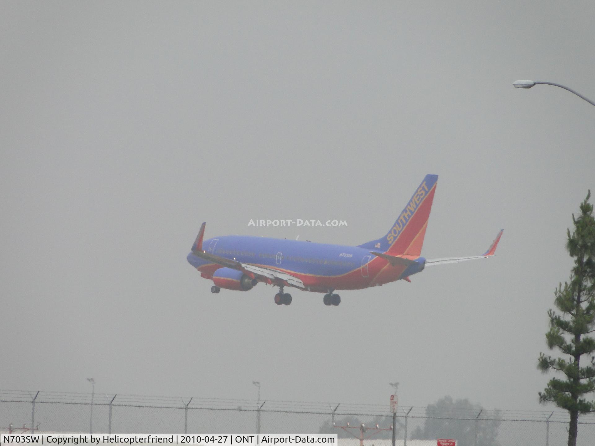 N703SW, 1997 Boeing 737-7H4 C/N 27837, Out of the fog and onto runway 26R
