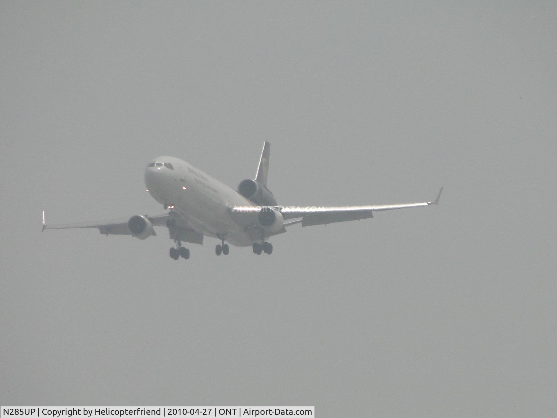 N285UP, 1992 McDonnell Douglas MD-11F C/N 48457, Out of the fog from Honolulu, Hawiia and on final to runway 26L