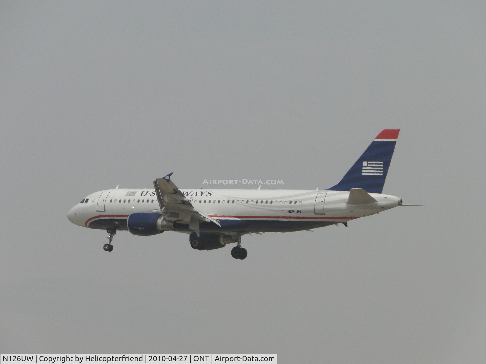 N126UW, 2009 Airbus A320-214 C/N 4149, On final to runway 26R