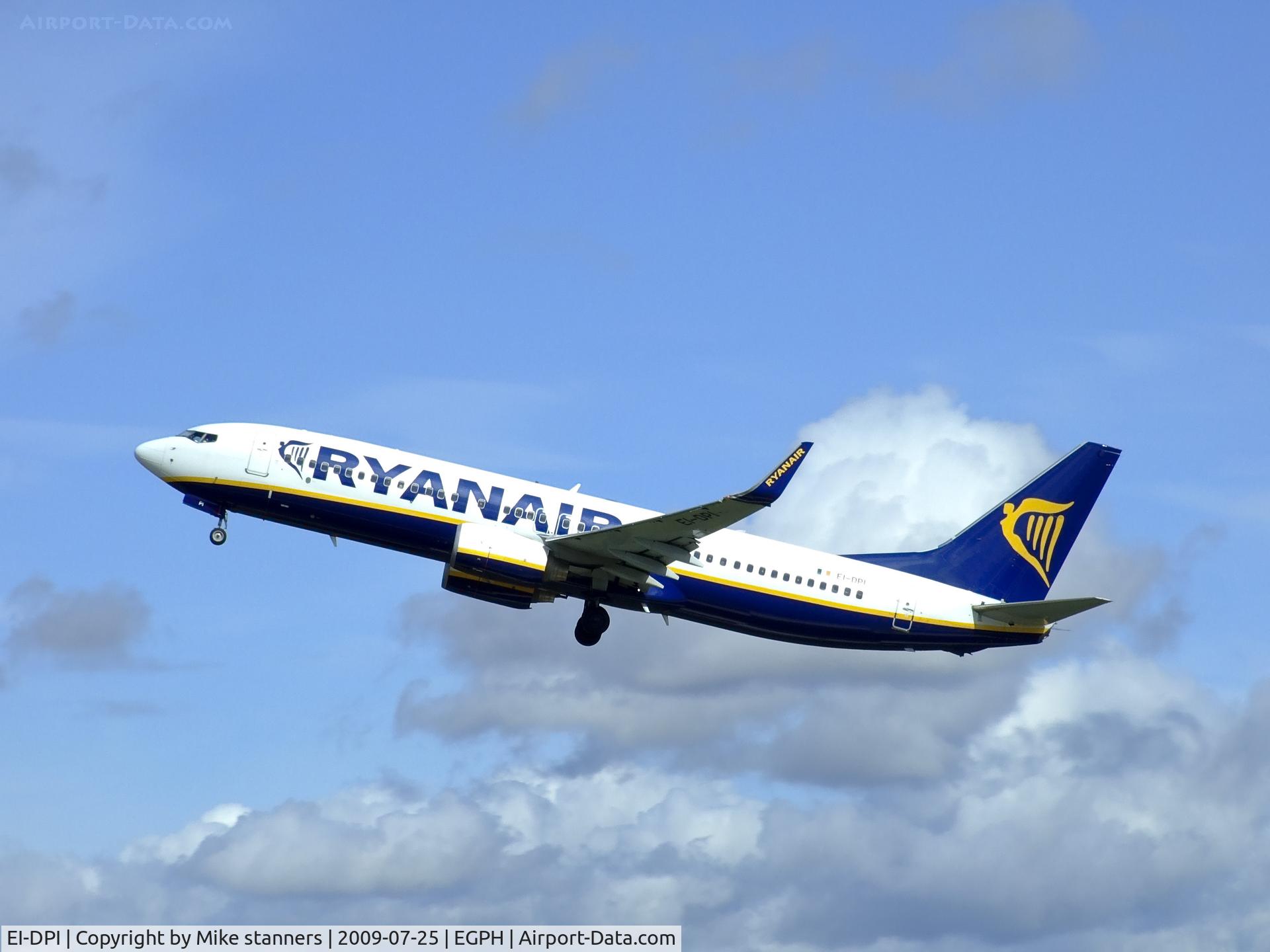EI-DPI, 2007 Boeing 737-8AS C/N 33608, Edinburgh based Ryanair B737-800 departs runway 24
