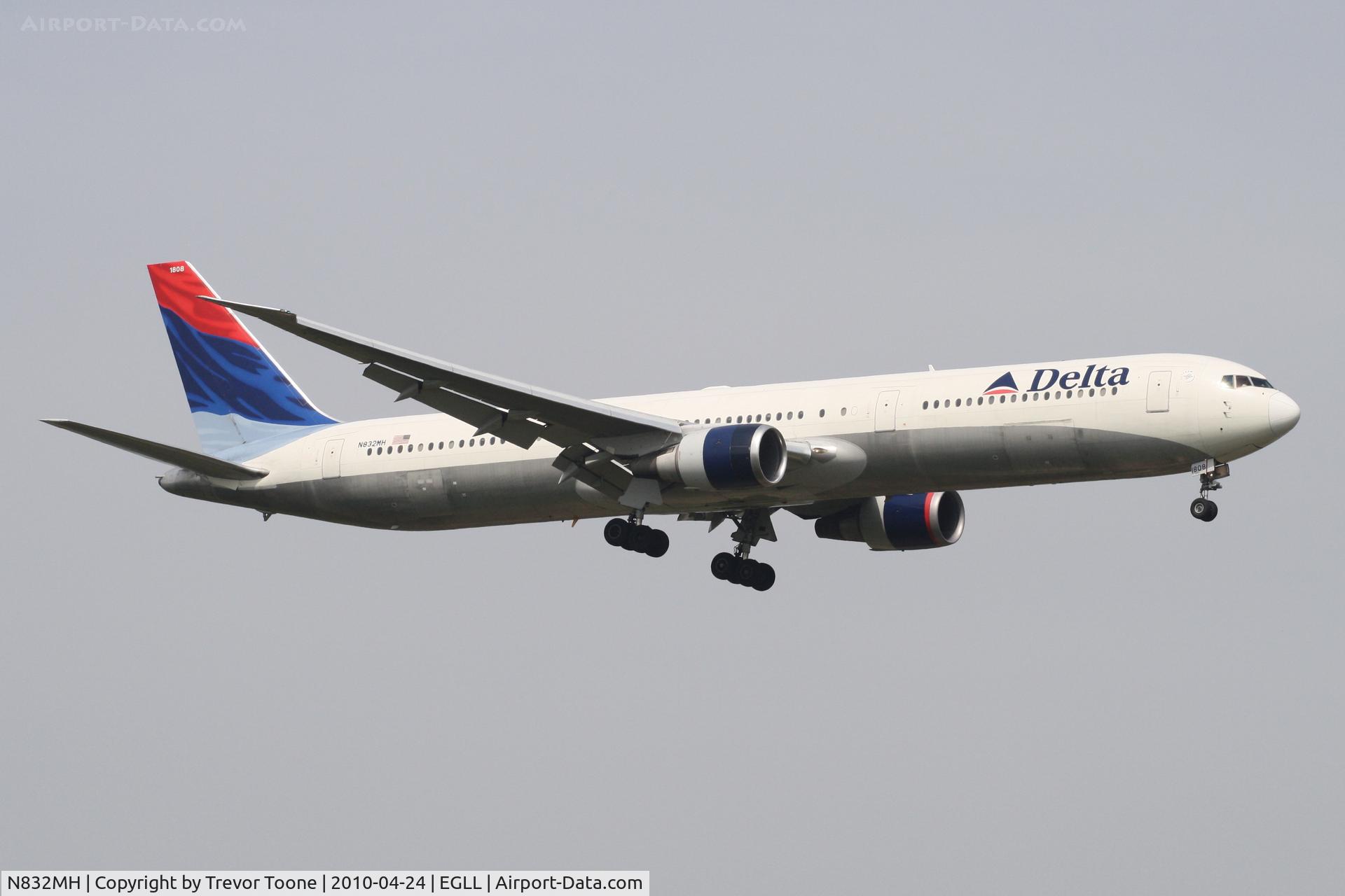 N832MH, 2000 Boeing 767-432/ER C/N 29704, Boeing 767-432ER, c/n: 29704