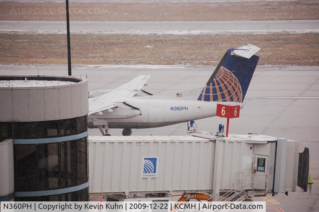 N360PH, 1998 Bombardier DHC-8-202 Dash 8 C/N 515, The pictures look a lot worse than it actually was; it was just a regular snowstorm. Lends a nice effect either way