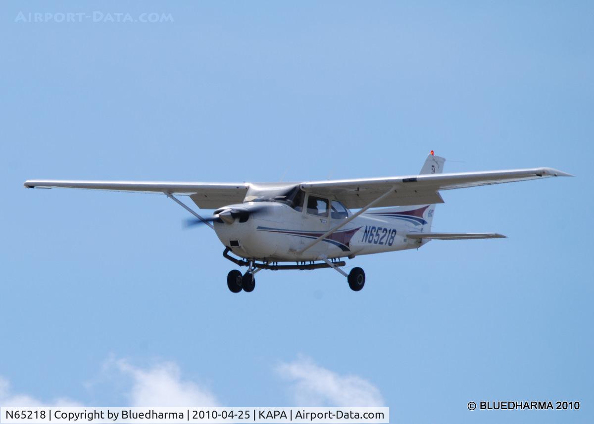 N65218, 2004 Cessna 172S C/N 172S9688, Camera ship on approach to 35L.