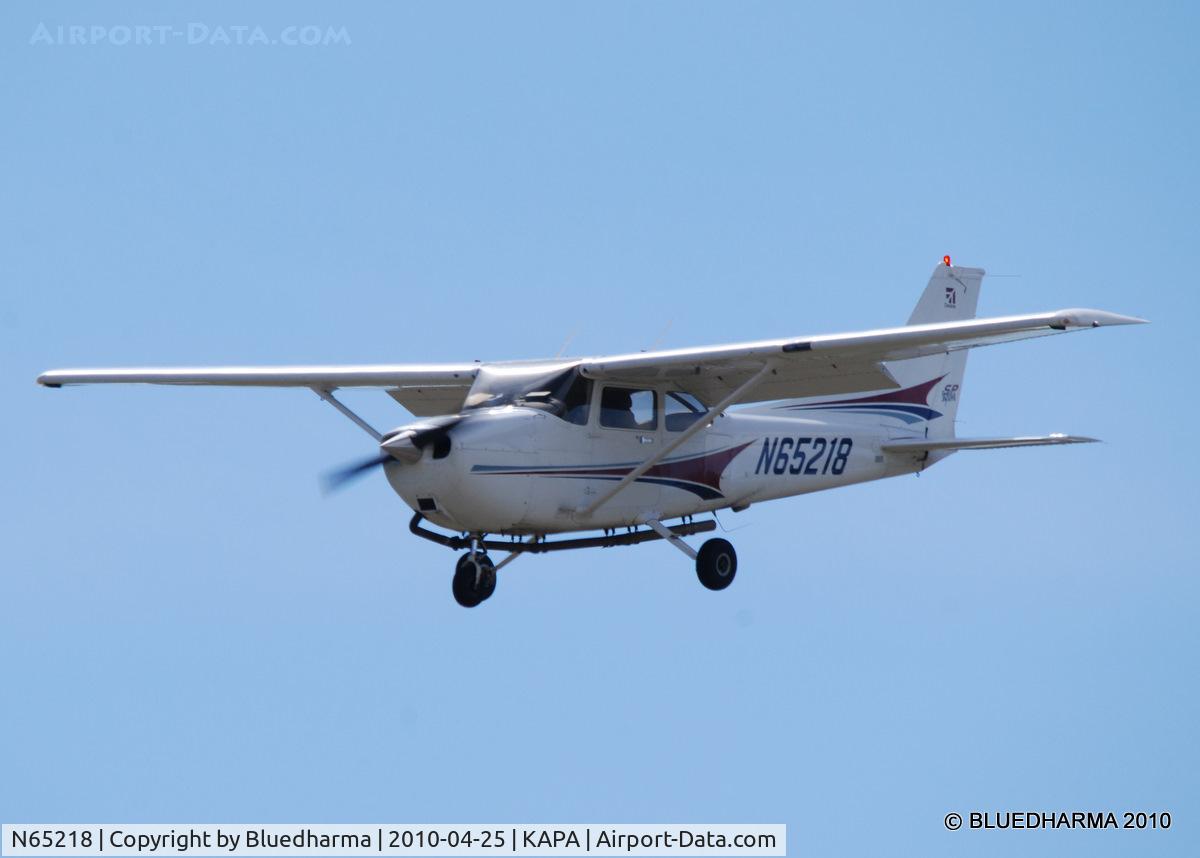 N65218, 2004 Cessna 172S C/N 172S9688, Camera ship on approach to 35L.