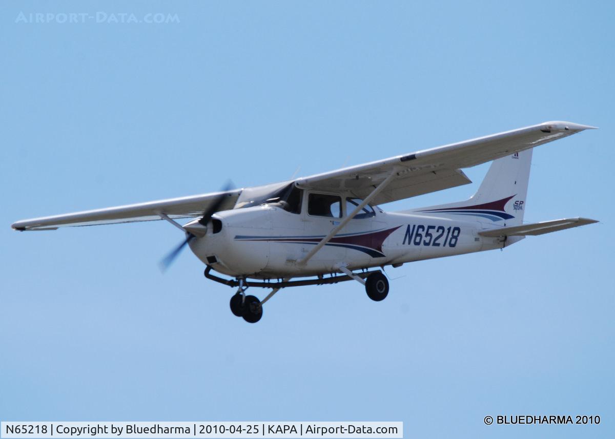 N65218, 2004 Cessna 172S C/N 172S9688, Camera ship on approach to 35L.