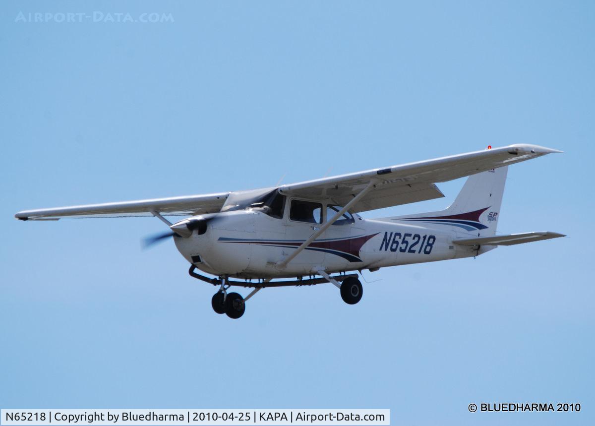 N65218, 2004 Cessna 172S C/N 172S9688, Camera ship on approach to 35L.