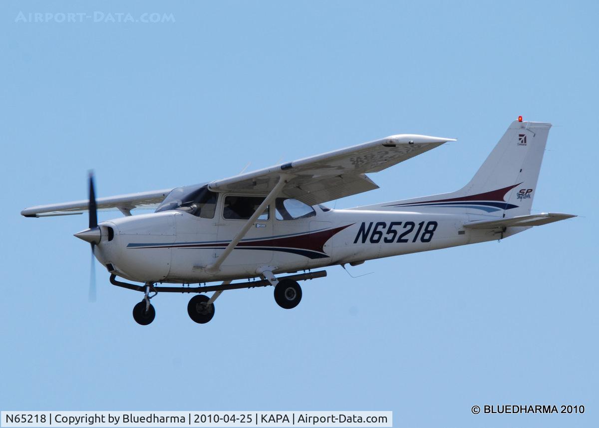 N65218, 2004 Cessna 172S C/N 172S9688, Camera ship on approach to 35L.