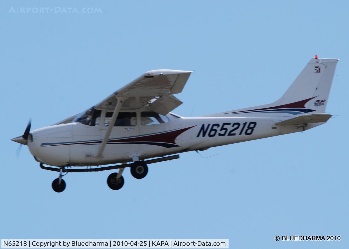N65218, 2004 Cessna 172S C/N 172S9688, Camera ship on approach to 35L.