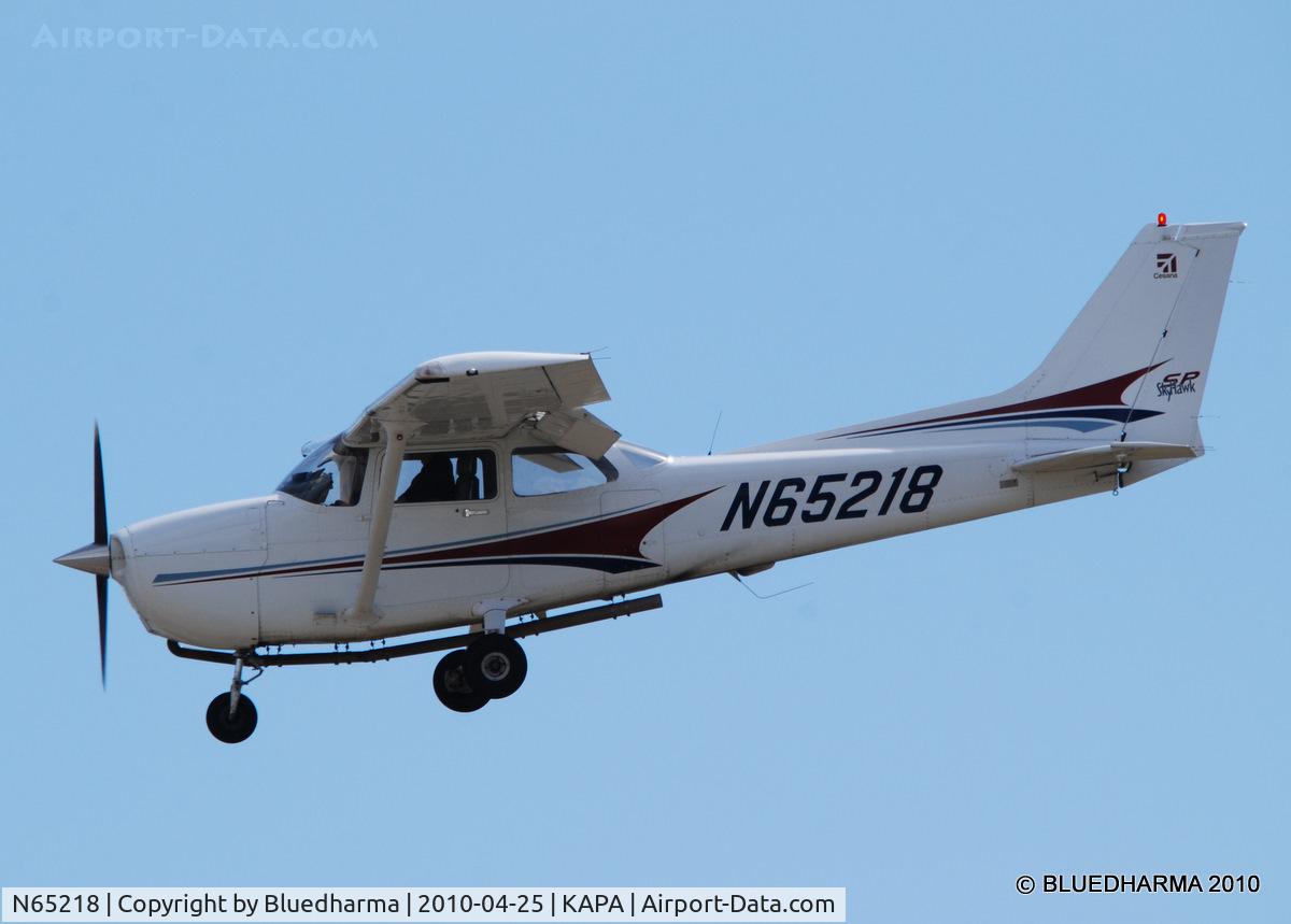 N65218, 2004 Cessna 172S C/N 172S9688, Camera ship on approach to 35L.