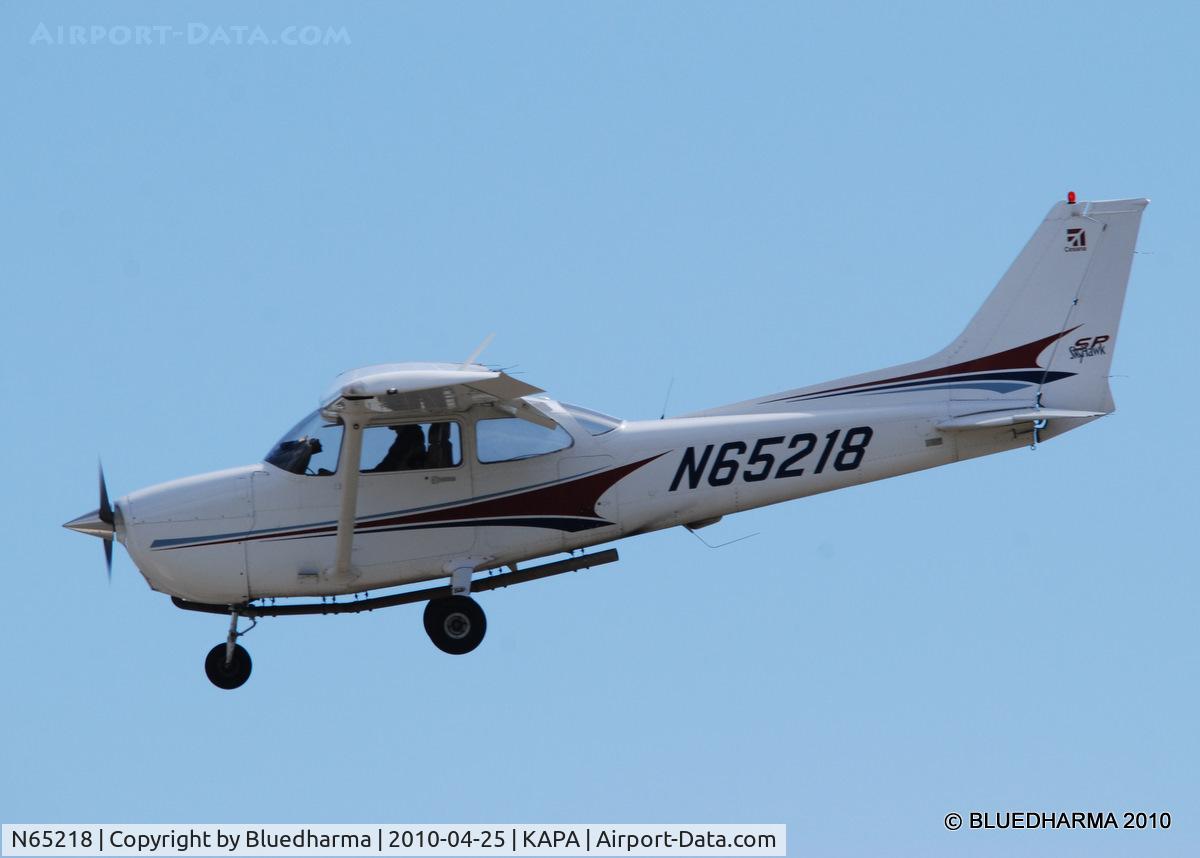 N65218, 2004 Cessna 172S C/N 172S9688, Camera ship on approach to 35L.