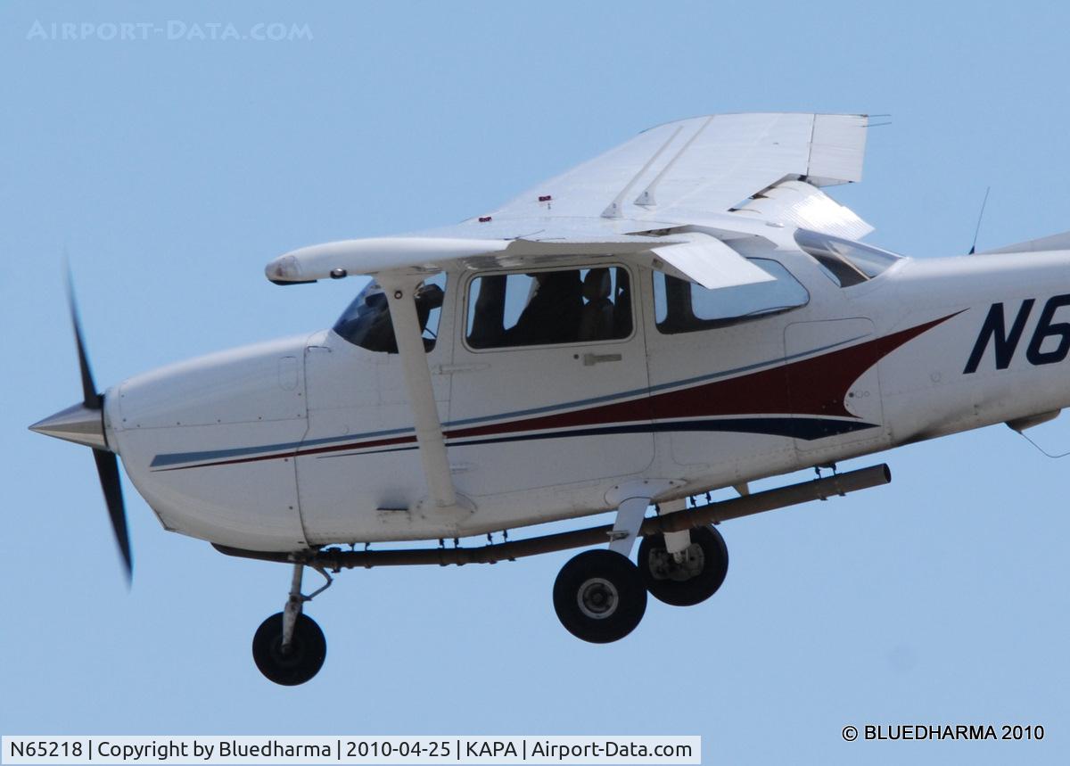 N65218, 2004 Cessna 172S C/N 172S9688, Camera ship on approach to 35L.