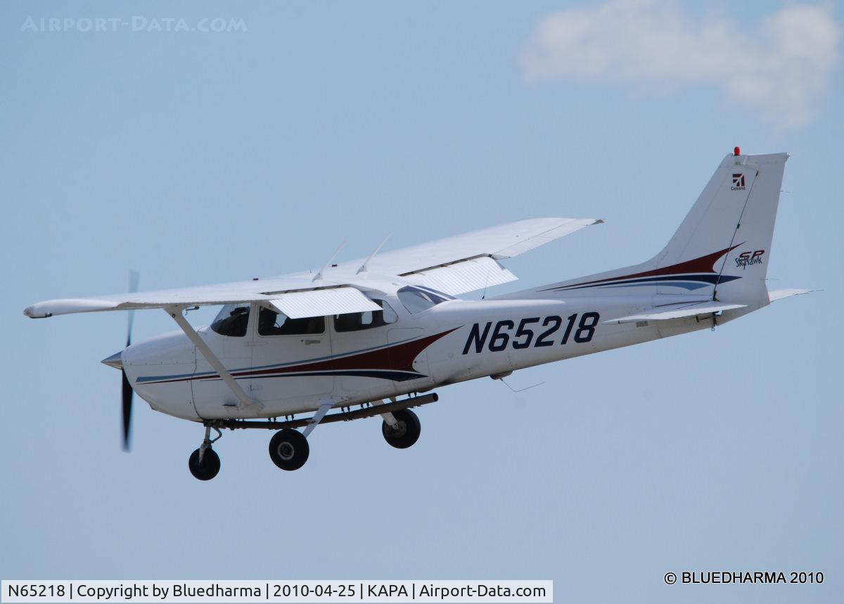 N65218, 2004 Cessna 172S C/N 172S9688, Camera ship on approach to 35L.