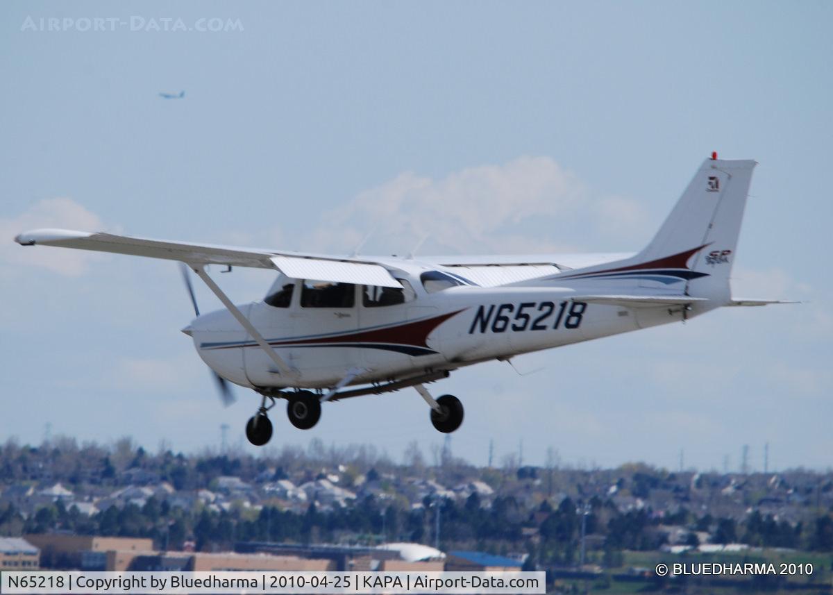 N65218, 2004 Cessna 172S C/N 172S9688, Camera ship on approach to 35L.