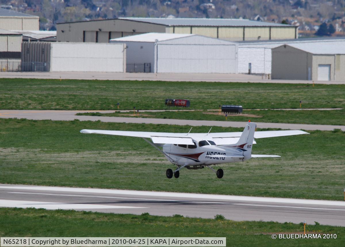 N65218, 2004 Cessna 172S C/N 172S9688, Camera ship on approach to 35L.