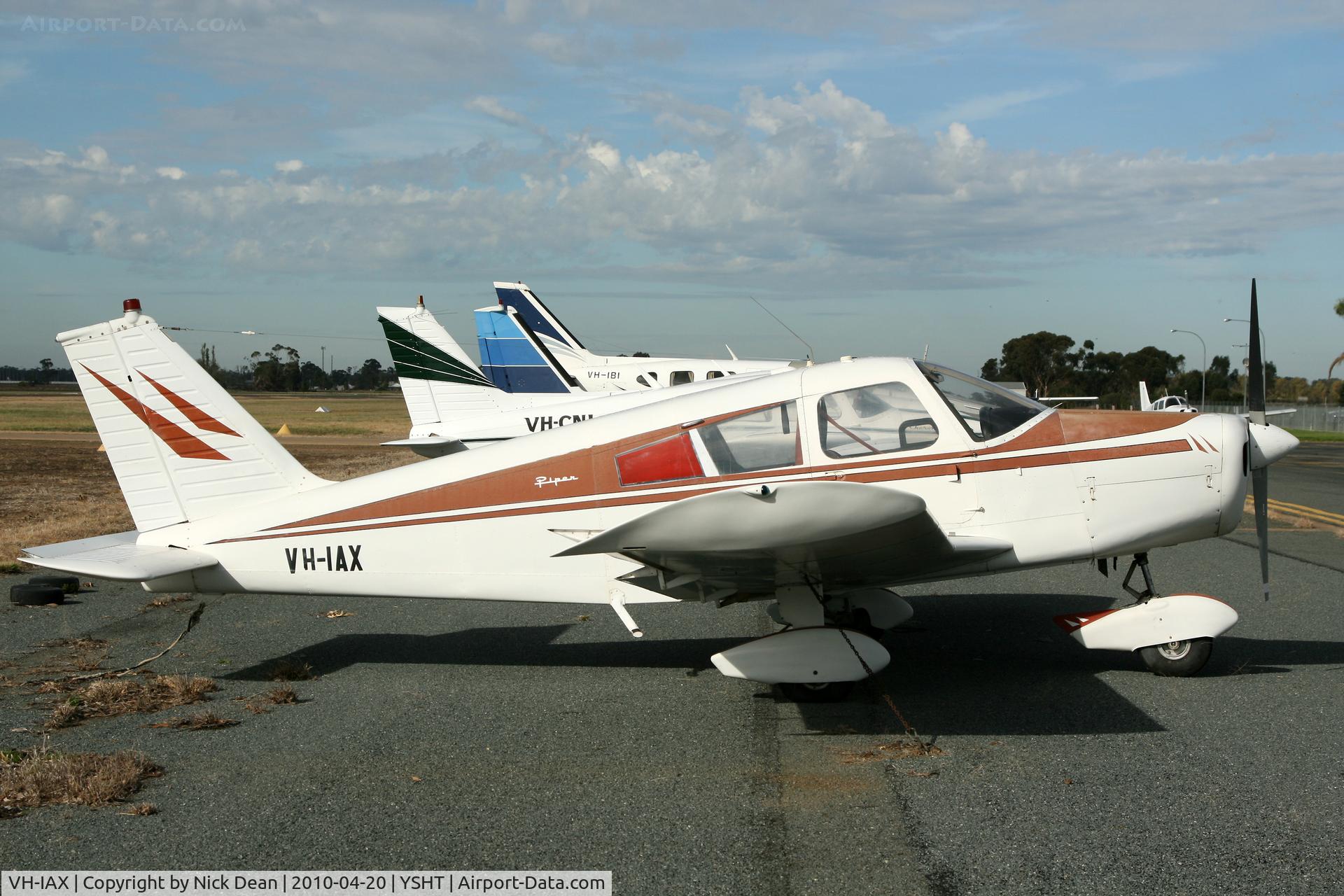 VH-IAX, 1966 Piper PA-28-140 C/N 28-21591, YSHT
