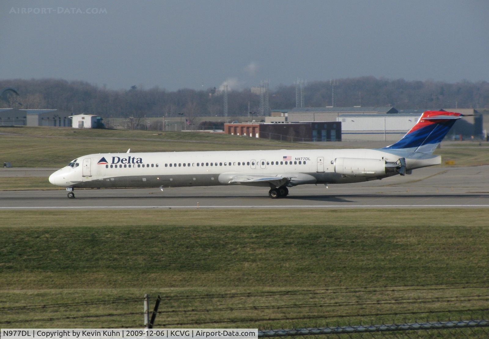 N977DL, 1991 McDonnell Douglas MD-88 C/N 53258, Mad Dog