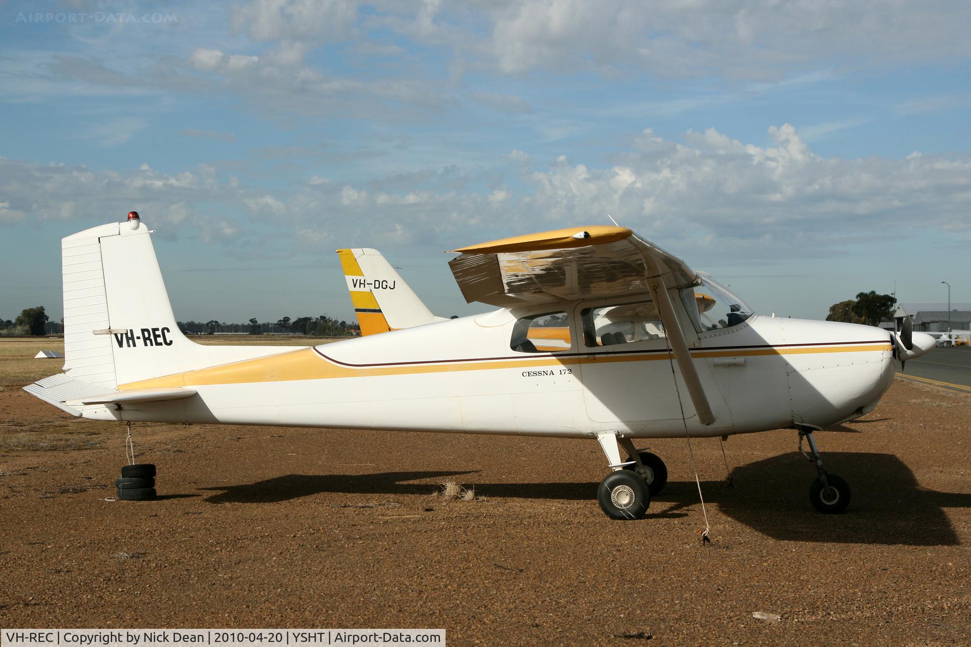 VH-REC, 1957 Cessna 172 C/N 29718, YSHT