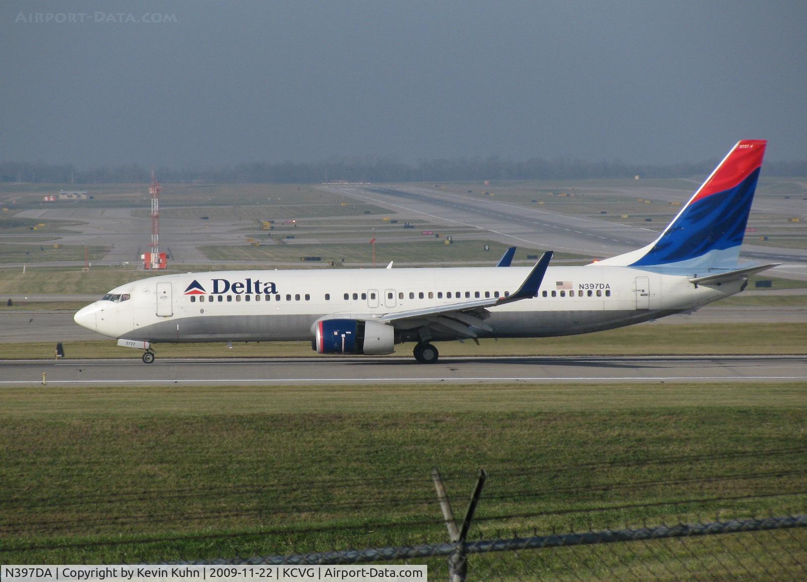N397DA, 2000 Boeing 737-832 C/N 30537, Reversers open