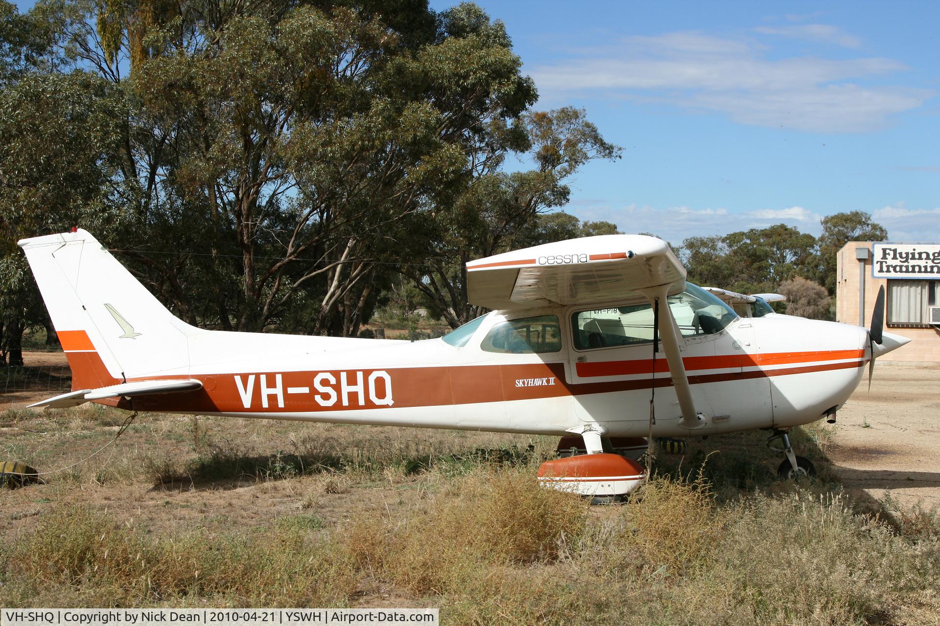 VH-SHQ, 1976 Cessna 172N C/N 17268258, YSWH