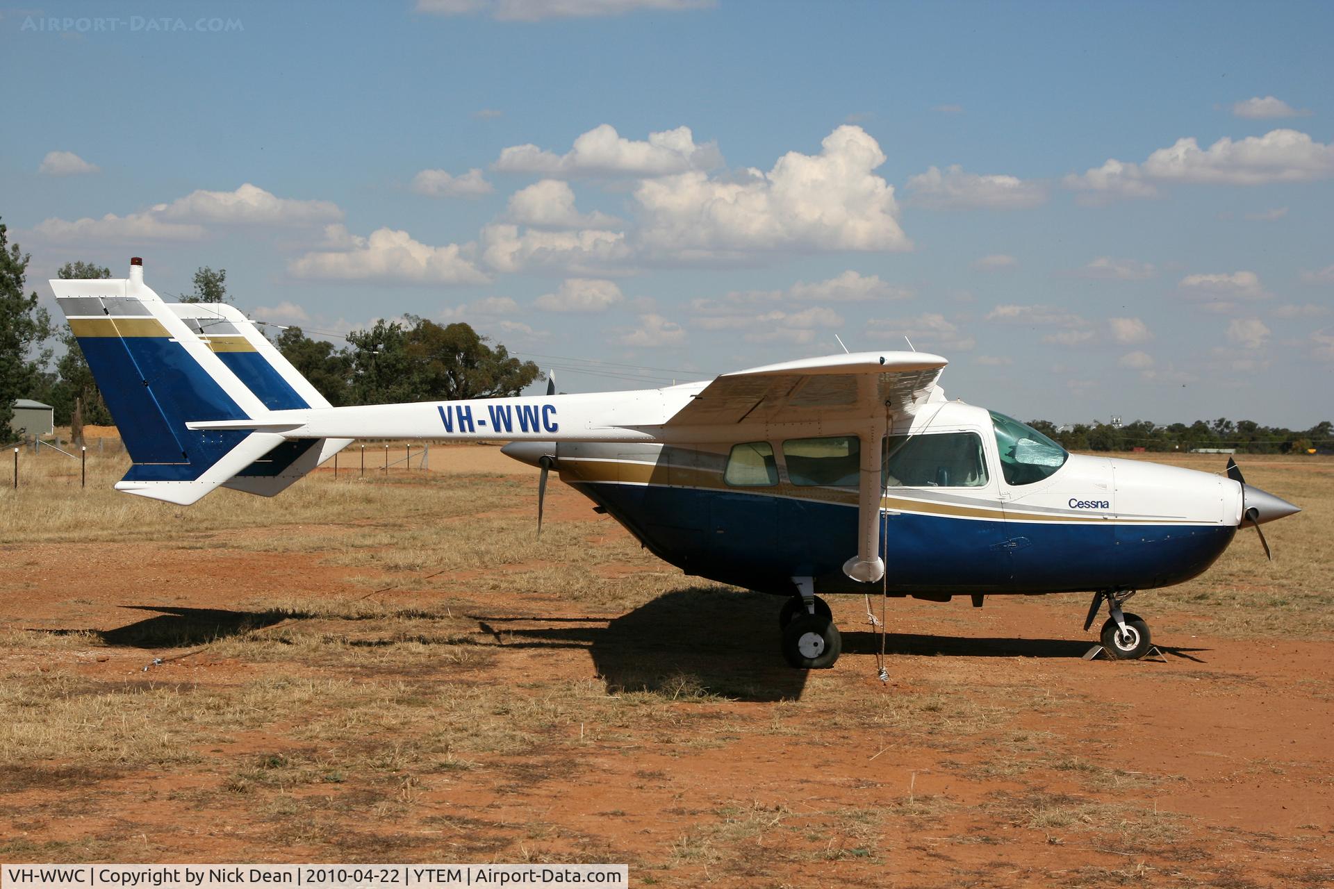 VH-WWC, 1965 Cessna 337 Super Skymaster C/N 337-0193, YTEM