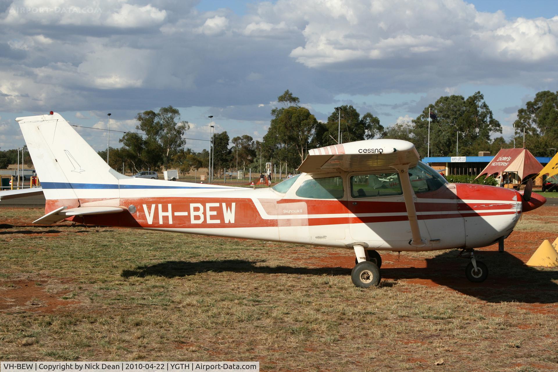 VH-BEW, 1976 Cessna 172M C/N 17267536, YGTH