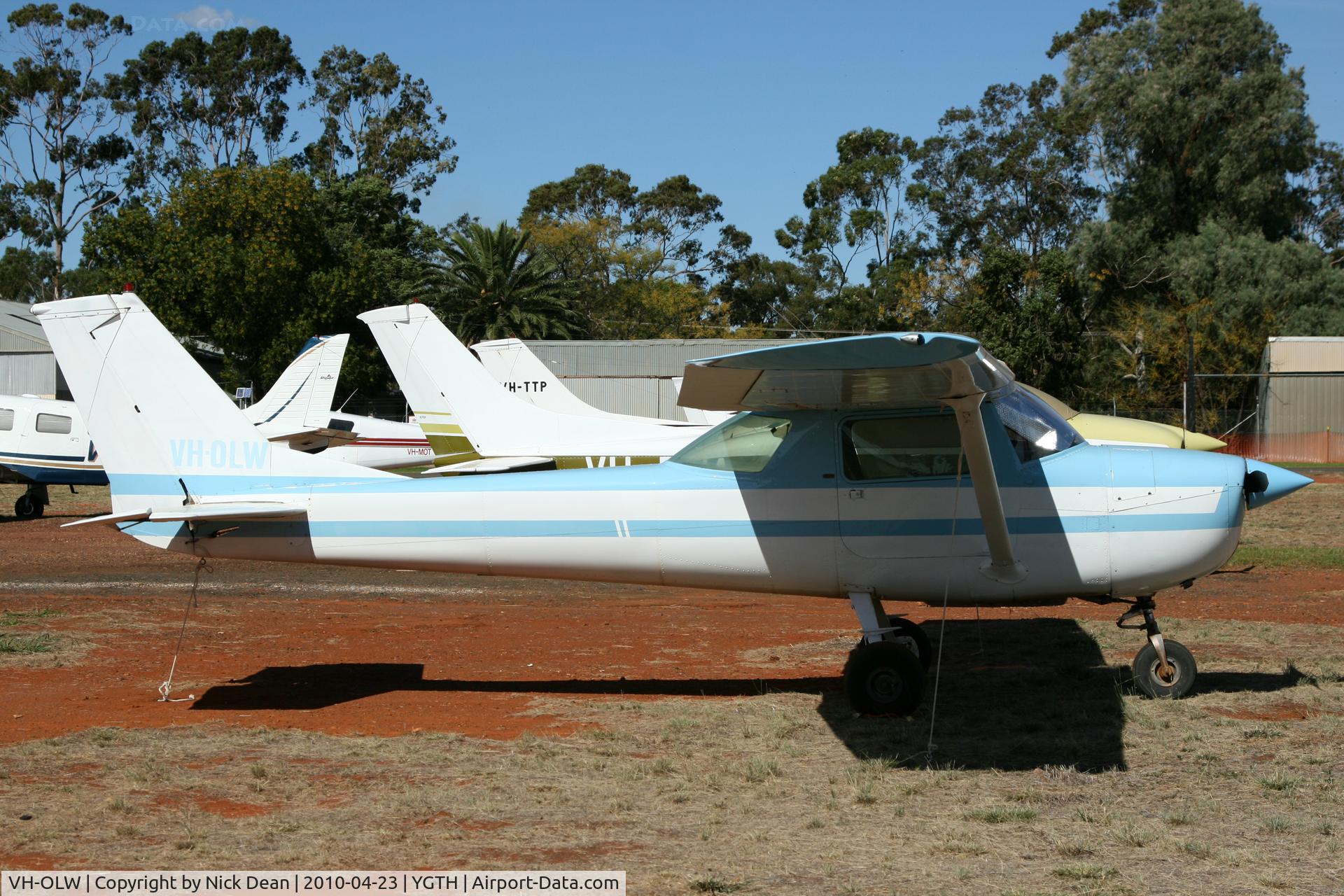 VH-OLW, Cessna 150K C/N 15071186, YGTH