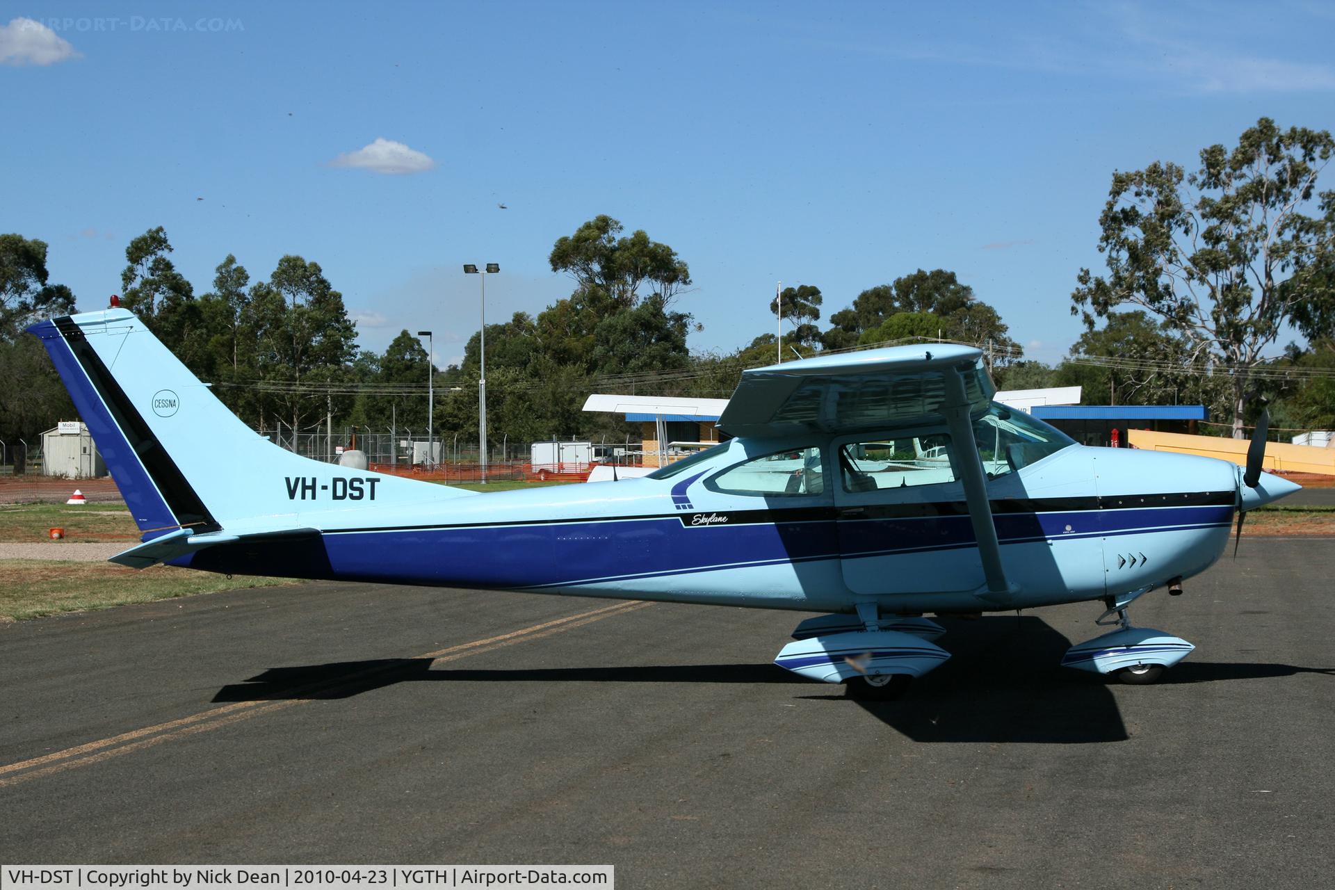 VH-DST, 1967 Cessna 182K Skylane C/N 18258237, YGTH
