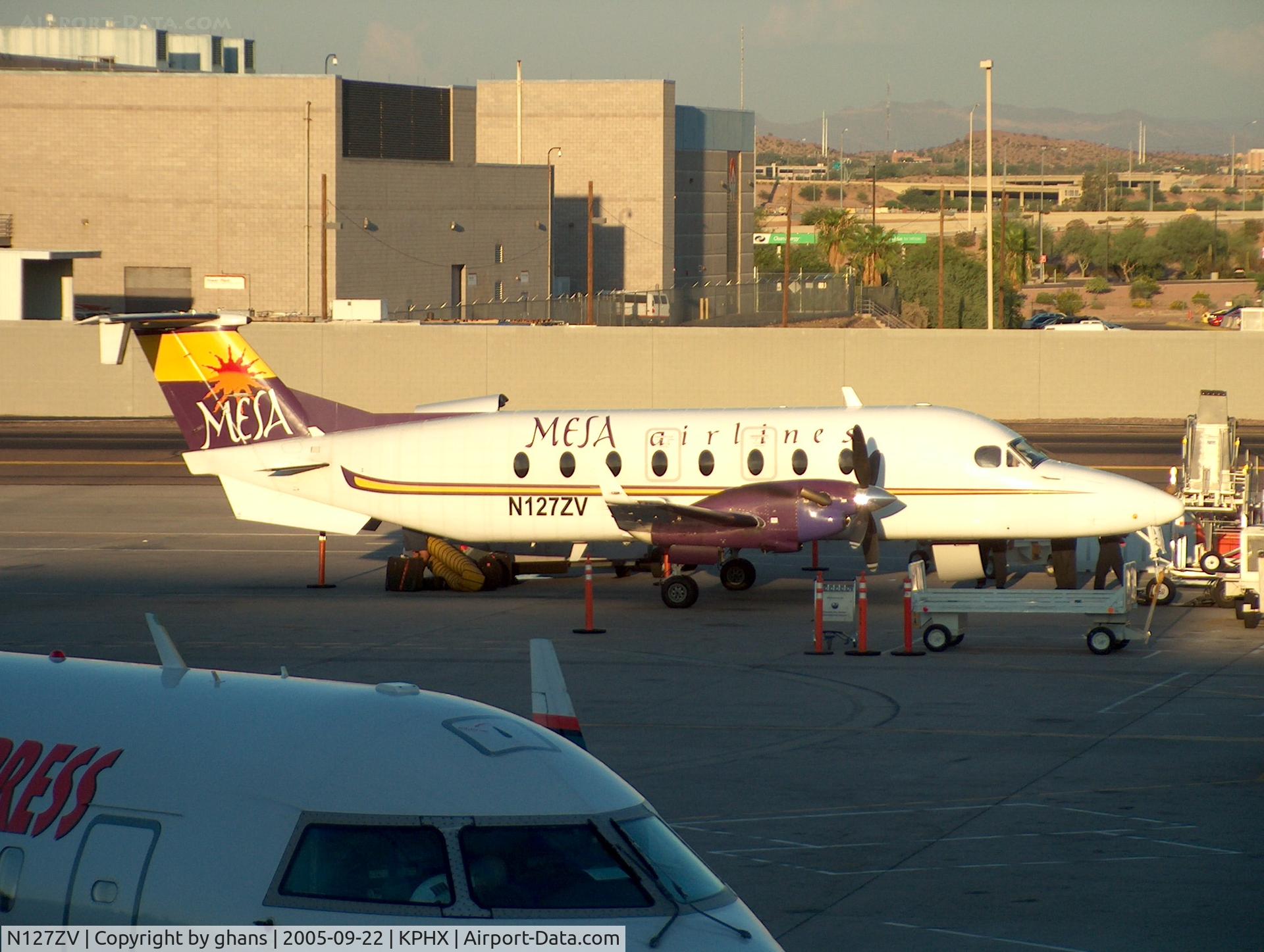 N127ZV, 1994 Beech 1900D C/N UE-127, In the spotlight of the sun.