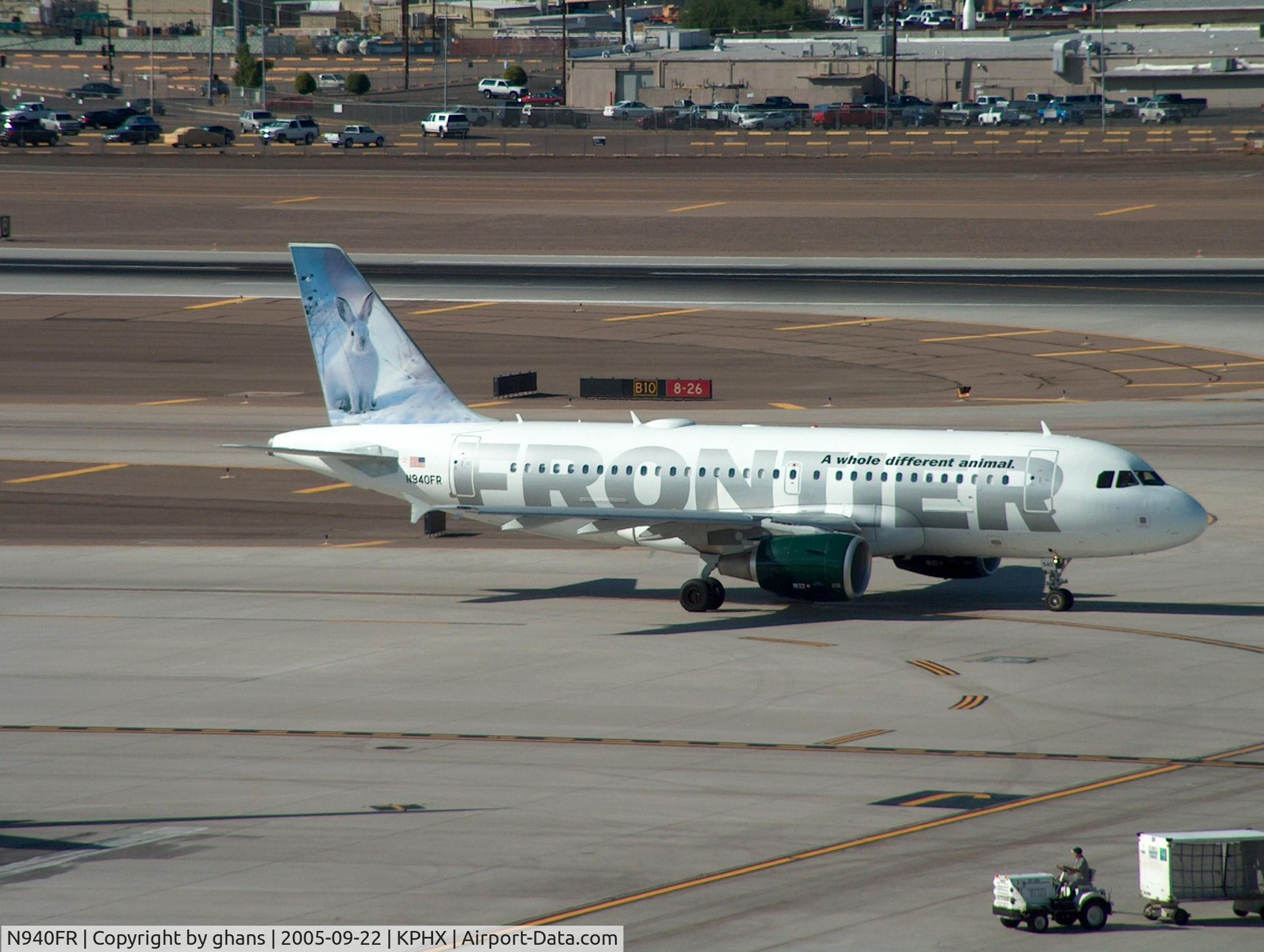 N940FR, 2005 Airbus A319-111 C/N 2465, Snowhaze tail.