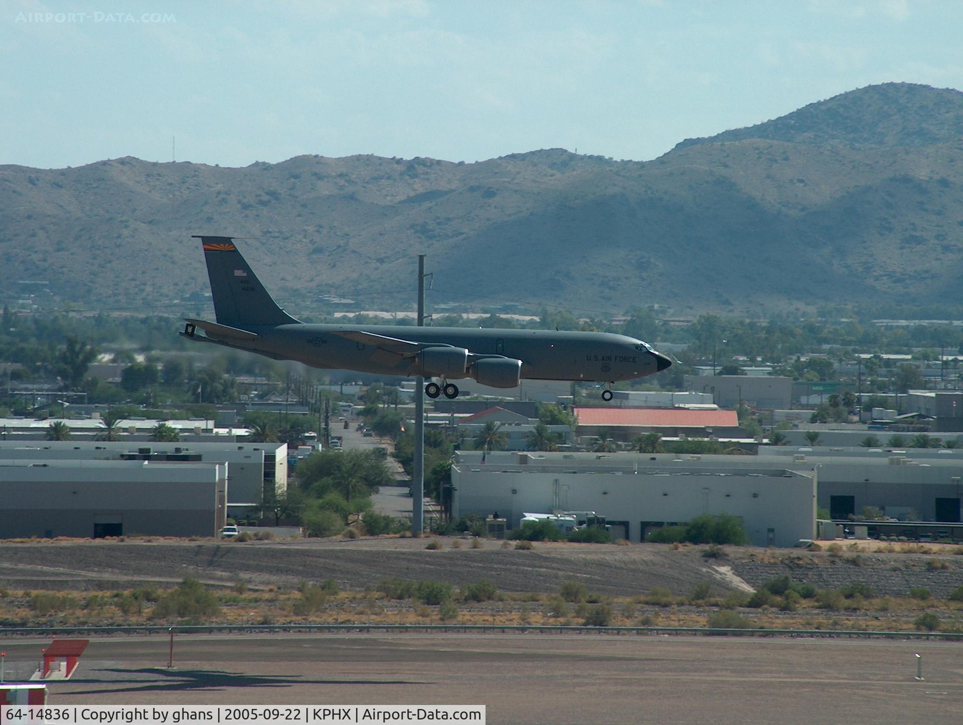 64-14836, 1964 Boeing KC-135R Stratotanker C/N 18776, Landing at Phoenix with the mountains in the bachground.