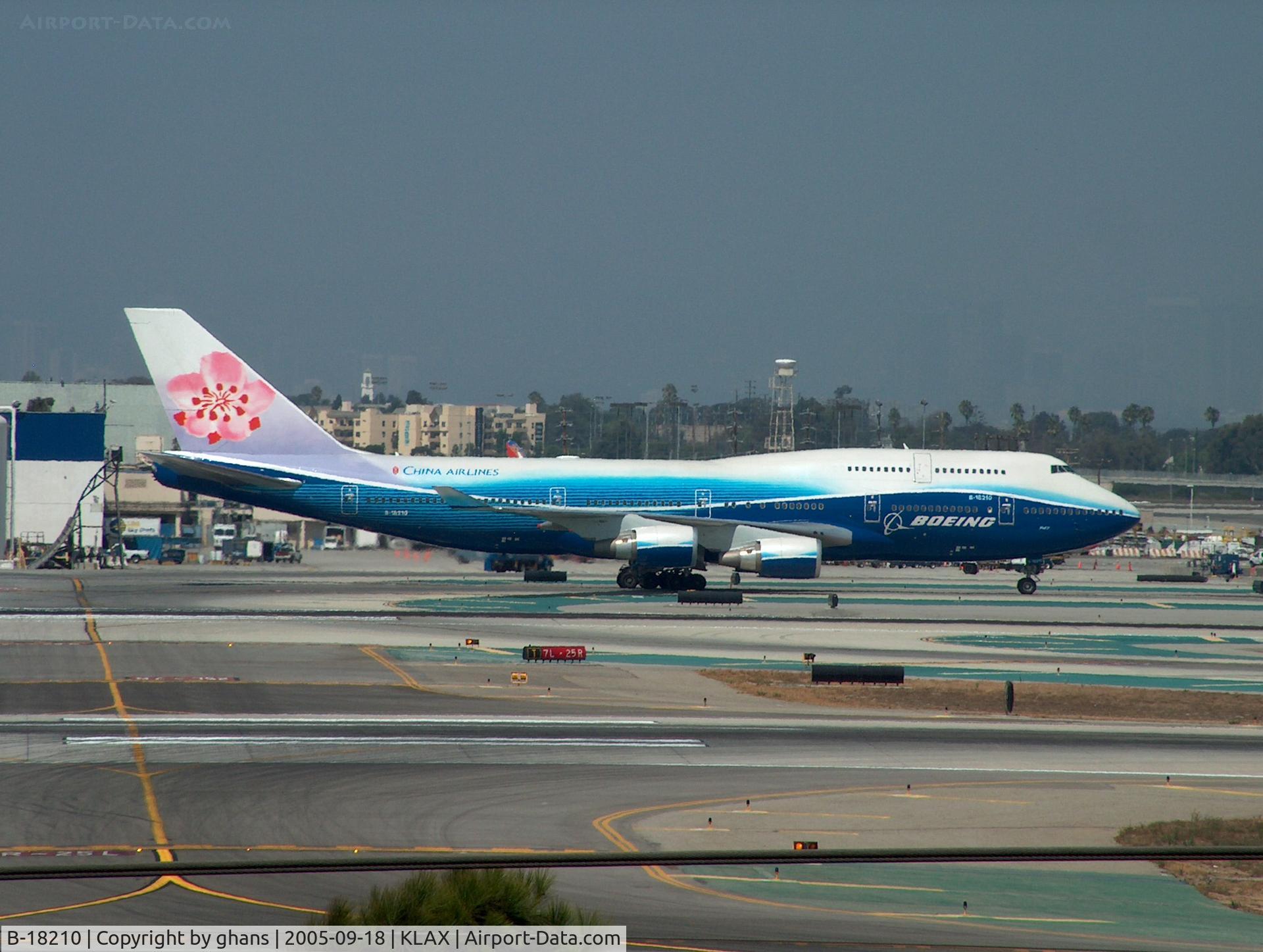 B-18210, 2004 Boeing 747-409 C/N 33734, Dreamliner colors