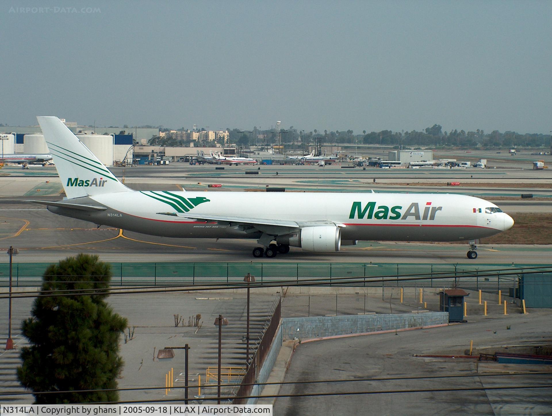 N314LA, 2001 Boeing 767-316F C/N 32573, Just arrived with cargo.