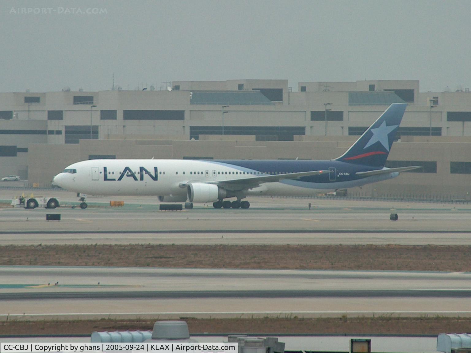 CC-CBJ, 1997 Boeing 767-316/ER C/N 27613, Pushed to gate