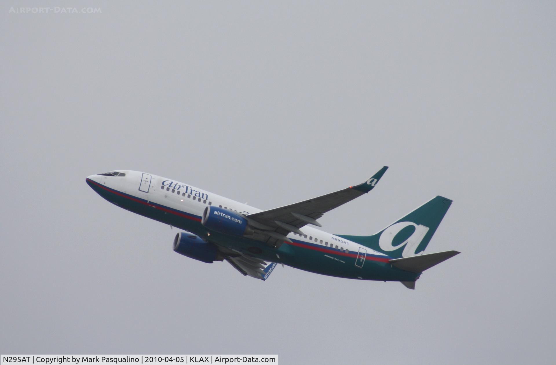 N295AT, 2006 Boeing 737-76N C/N 32677, Boeing 737-700